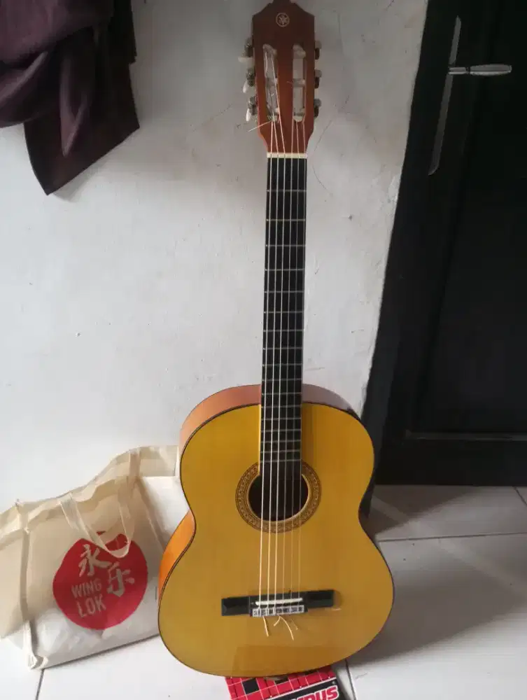 Gitar Klasik merk Osmond model C/F700