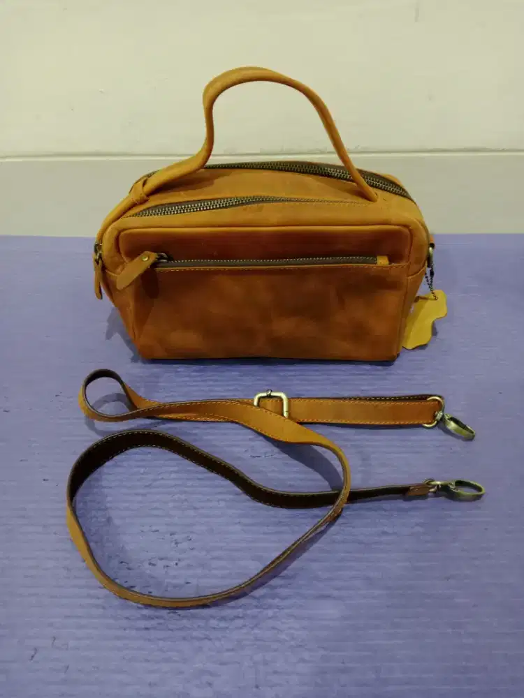 Tas selempang kulit pria , handbag  3 ruangan Xl Harga 350 pas cilebut