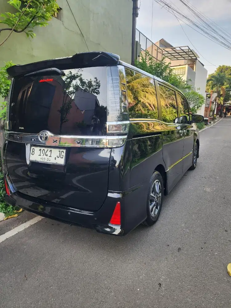 Toyota Voxy 2.0 at th 2018 hitam nopol ganjil jakarta timur