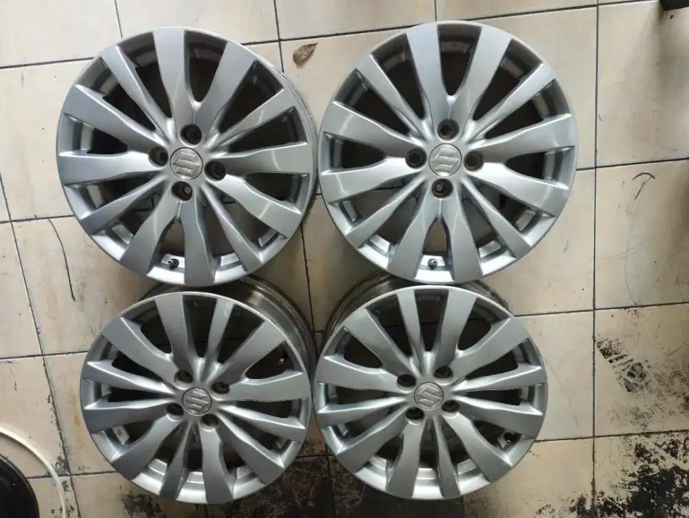 Dijual. 4pc velg suzuki swift R16