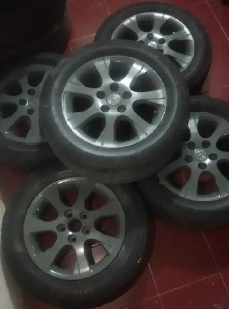 Velg Bawaan Toyota Camry