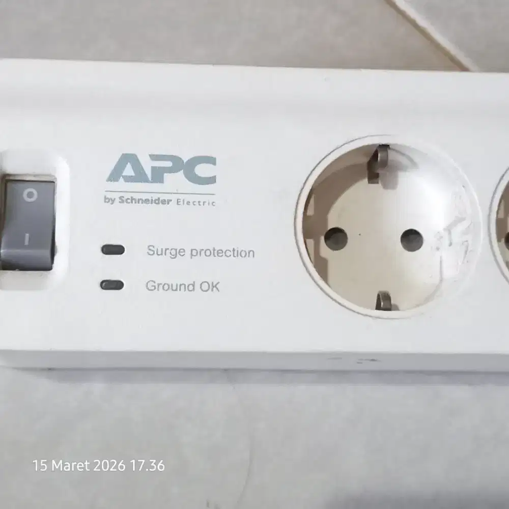 stop kontak anti petir APC surge