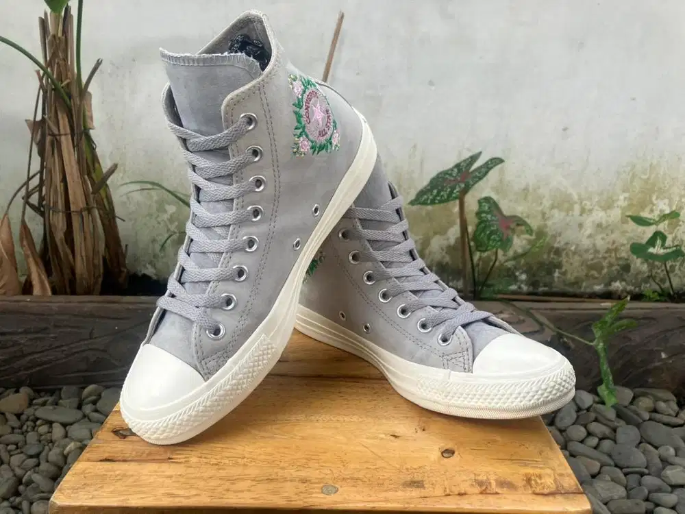 Converse CT All Star  Hi Embroidered Floral / Floral Wreath