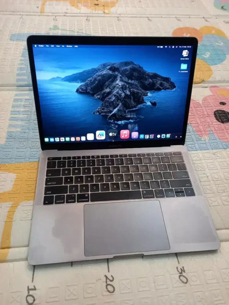 Macbook Pro 2017 Layar 13in Core i5 Ram 8/256Gb siap pake