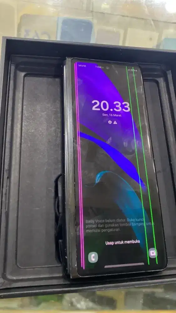 Samsung Galaxy Z Fold 2 Ram 12/256Gb Fullset ada minus dibaca