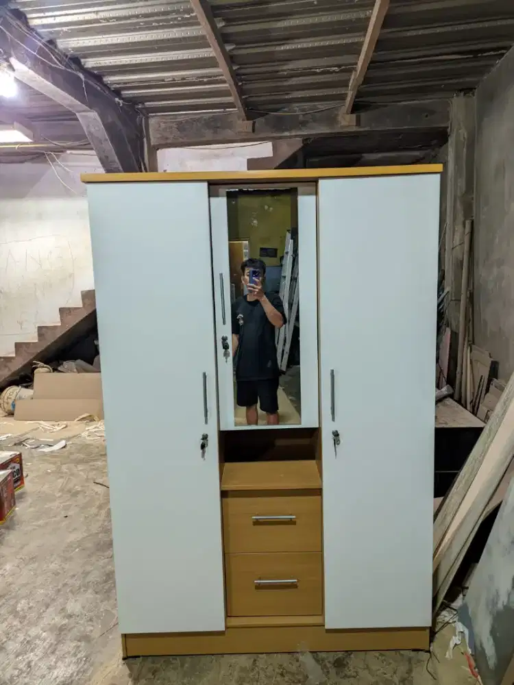 Lemari pakaian pintu 3 lemari baju tiga pintu putih laci