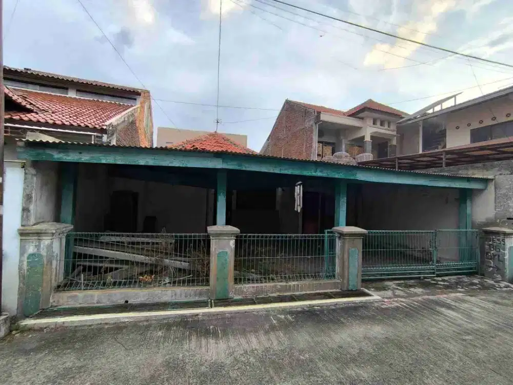 RUMAH LAMA DI JL PANDA UTARA PALEBON PEDURUNGAN SEMARANG