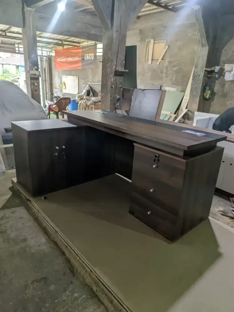 Meja direktur meja diresksi meja office meja kantor meja meeting