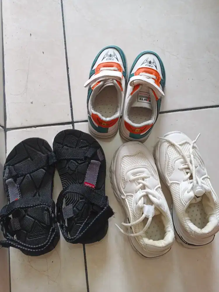 Sepatu dan sandal anak borongan ,ukuran 27,29,dan 30
