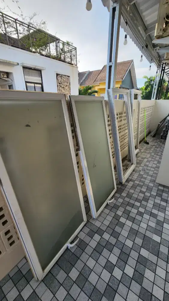 Bismillah dijual jendela gendong almunium masih sangat layak pakai