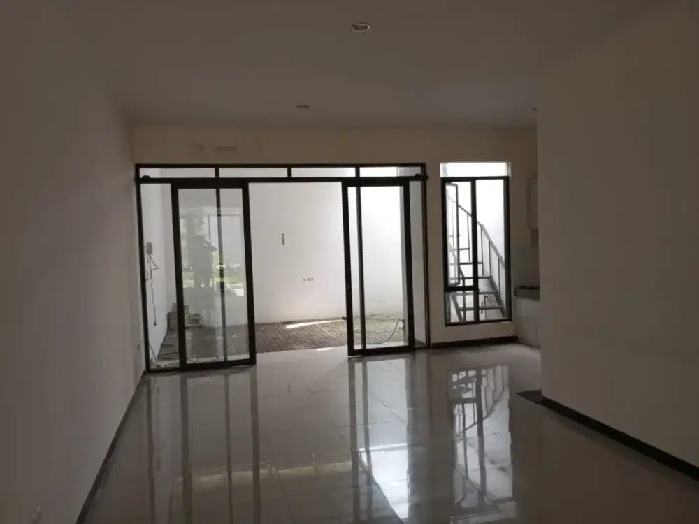 Disewakan Rumah 2 Lantai Terawat Siap Huni Lokasi di Taman Kopo Indah 5 Sherwood Bandung