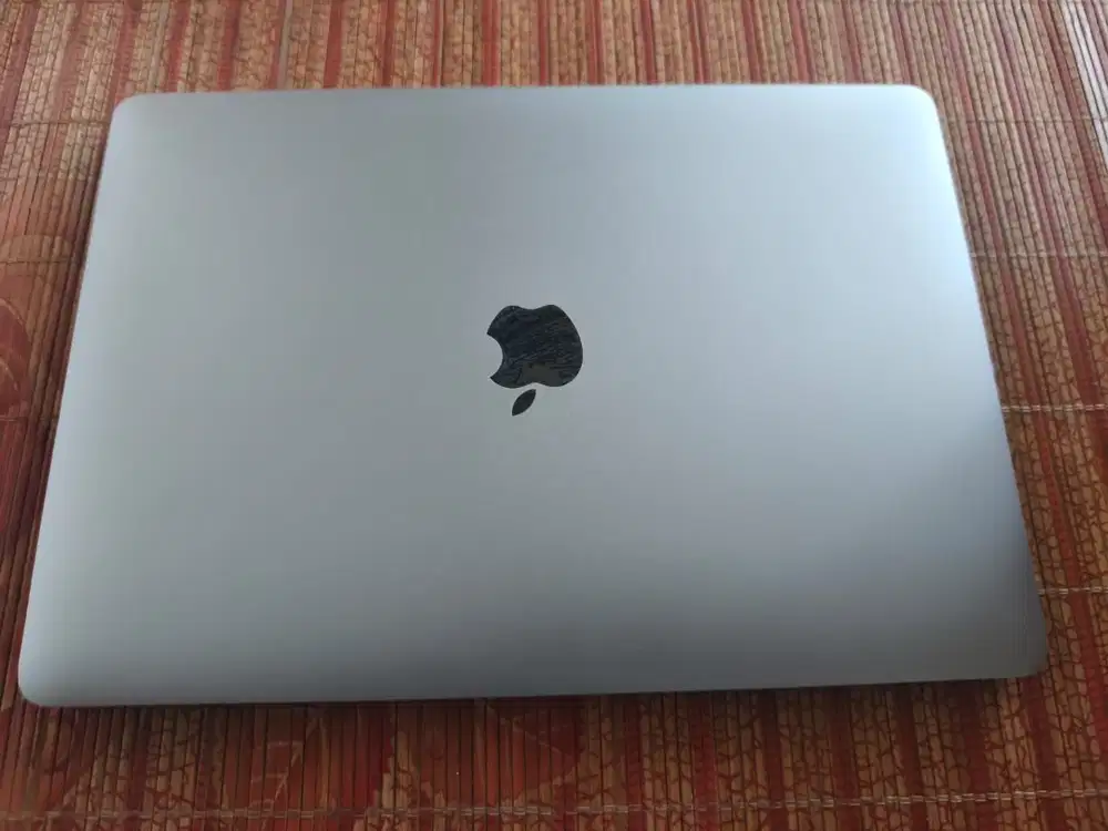 MacBook Pro 13,3 tahun 2023