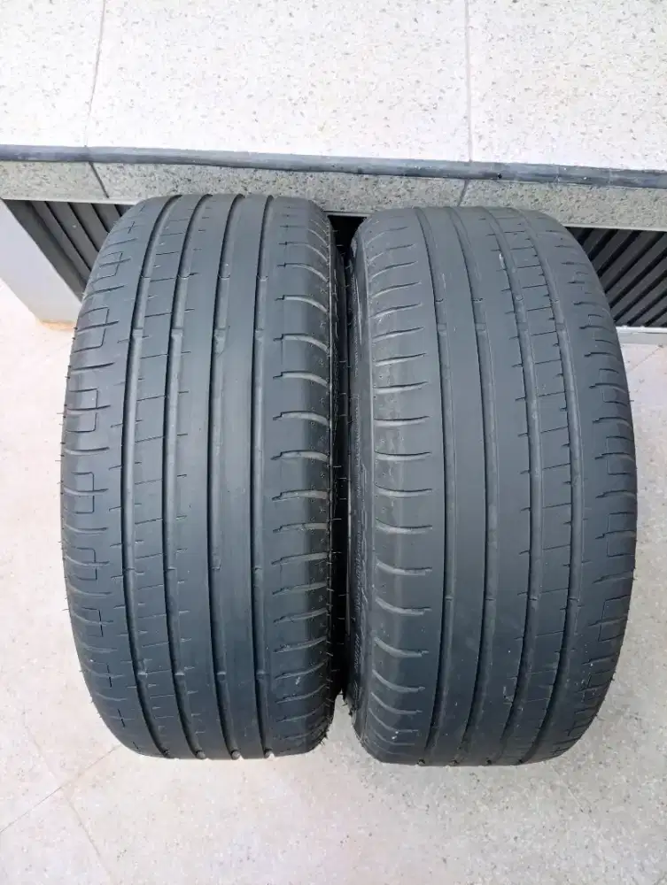 Ban accelera PHI-R 215/45 R17