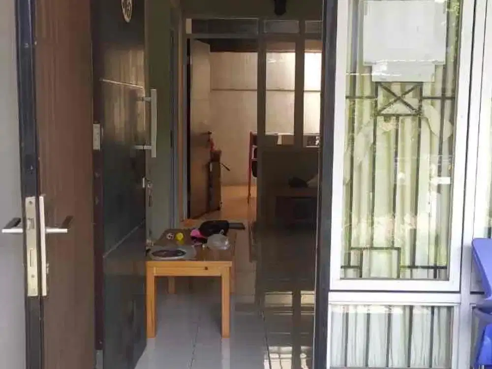 Ln. Dijual rumah di Metland Transyogi