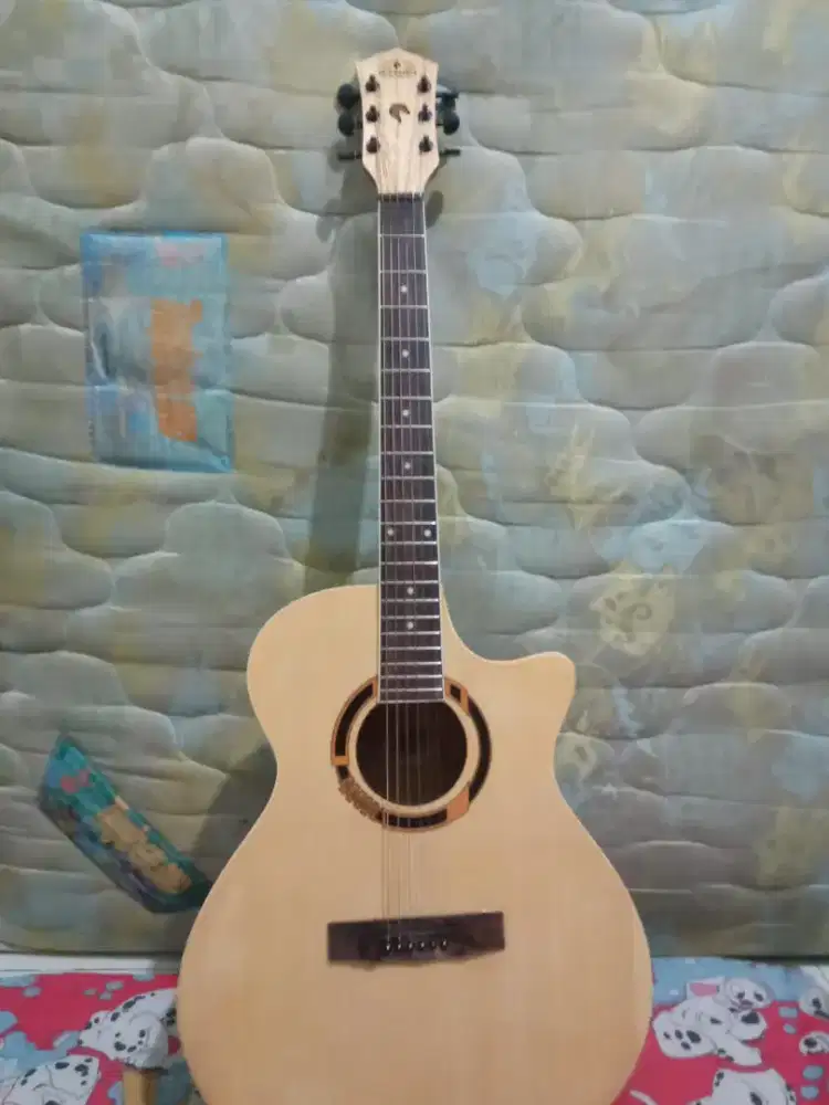 Jual gitar kondisi sudah di setting jadi lebih enak