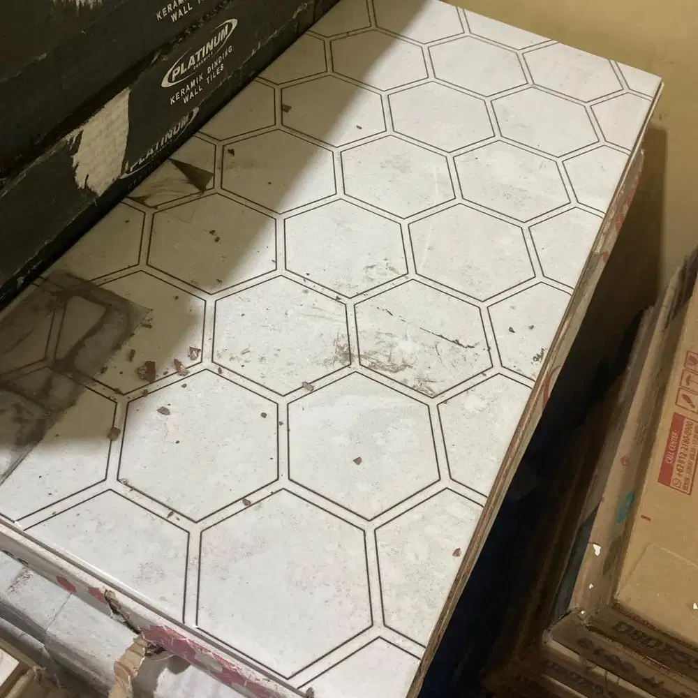 Dijual keramik kamar mandi 1,5jt dinding+lantai