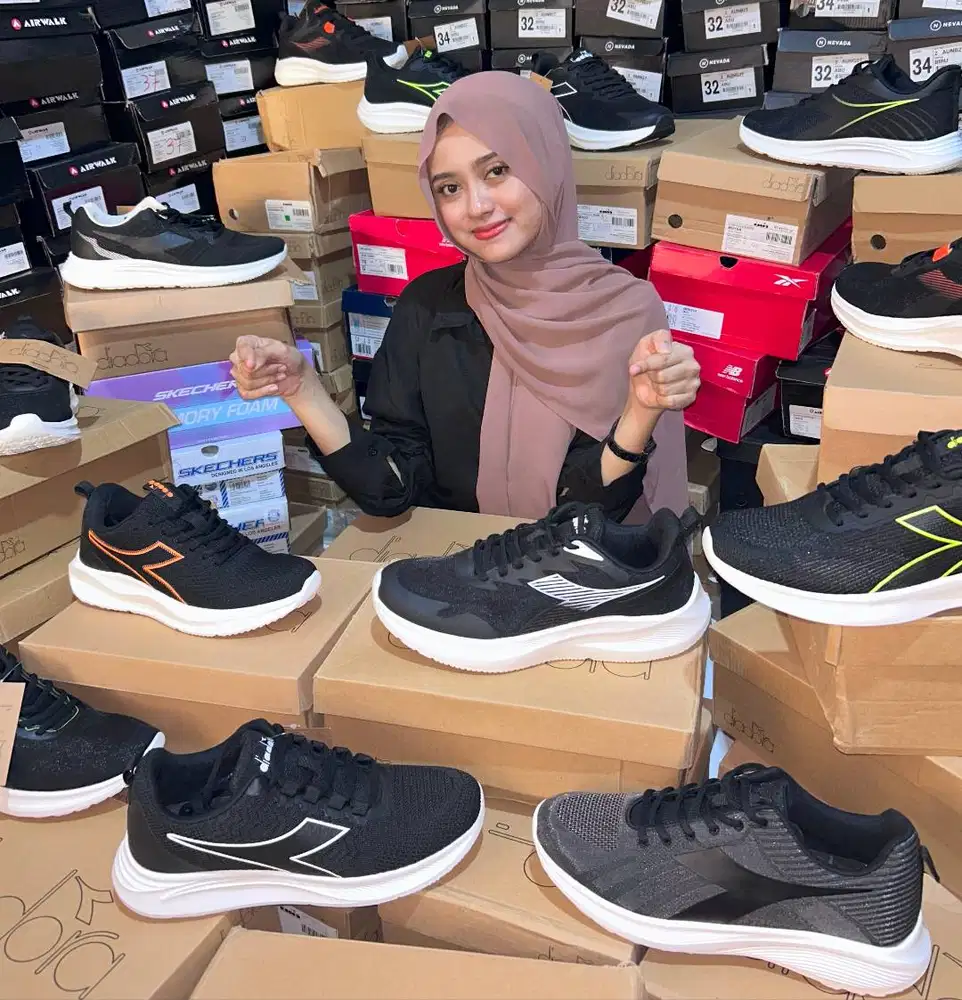 Obral Sepatu Hitam Ori Sport Station