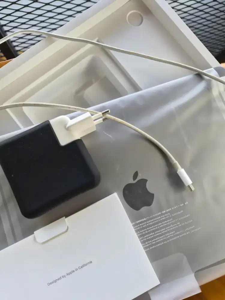 Macbook Pro 2020 i5 16/512GB