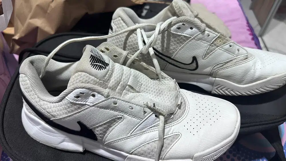 Sepatu nike Court buat padel tenis