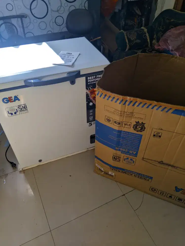Frezzer Gea ukuran 210 liter baru