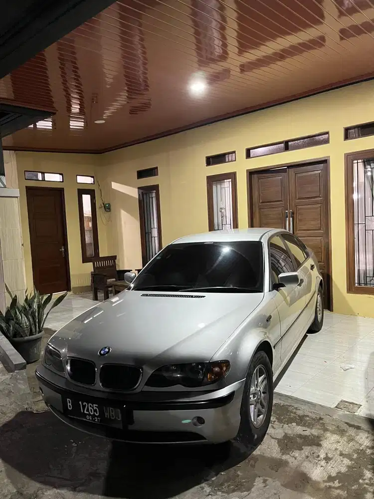 BMW 318i 2003 Bensin