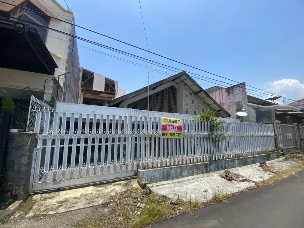 Disewakan Rumah Tengah Kota Dekat Dengan Pusat Kuliner Di Jl. Erlangga Raya Semarang