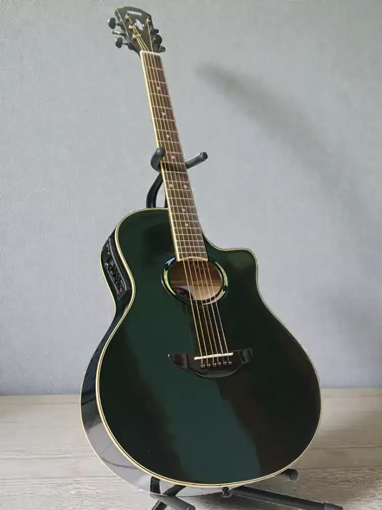Gitar akustik elektrik Yamaha apx