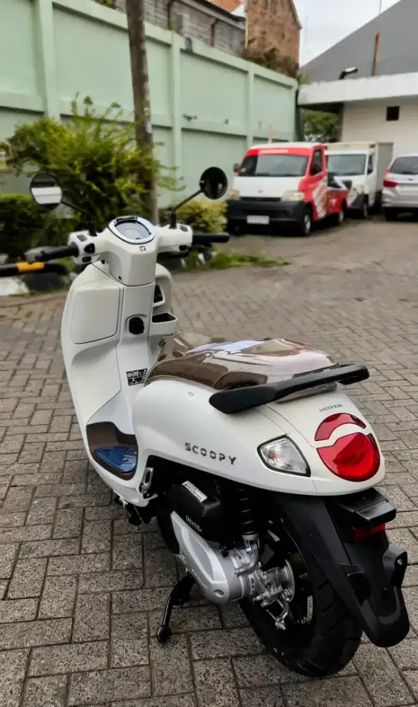 HONDA SCOOPY PRESTIGE WHITE