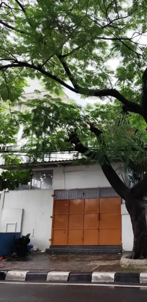 Lahan usaha di tanjung duren dekat banyak kos-kosan dan komplek besar