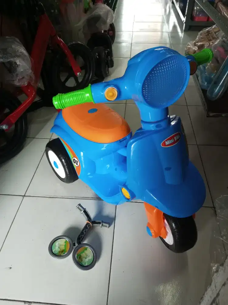 Mainan Anak Vespa Naik Musik