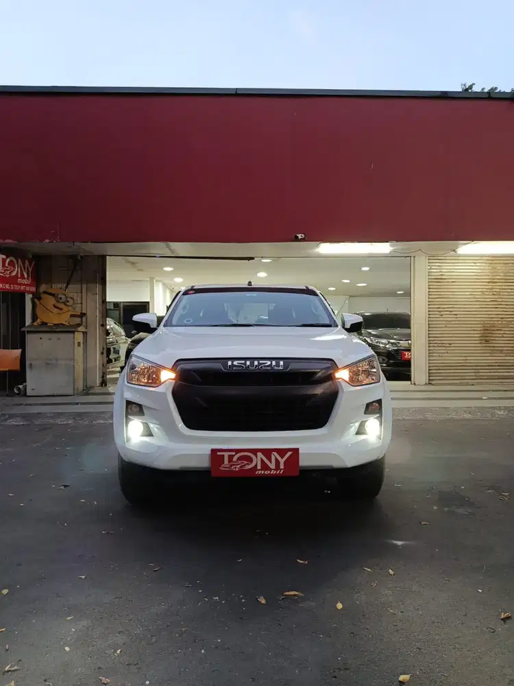 Isuzu D-Max Dobel Cabin 4x4 MT 2023 Putih