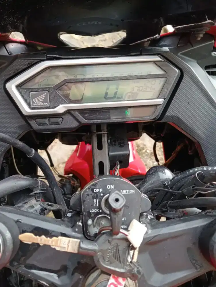 Dijual Cash Honda CBR 150 R Tahun 2016