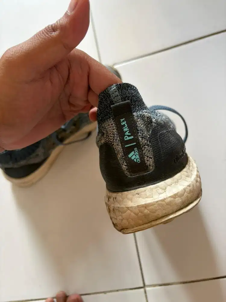 Sepatu  Adidas Ultraboost Parley