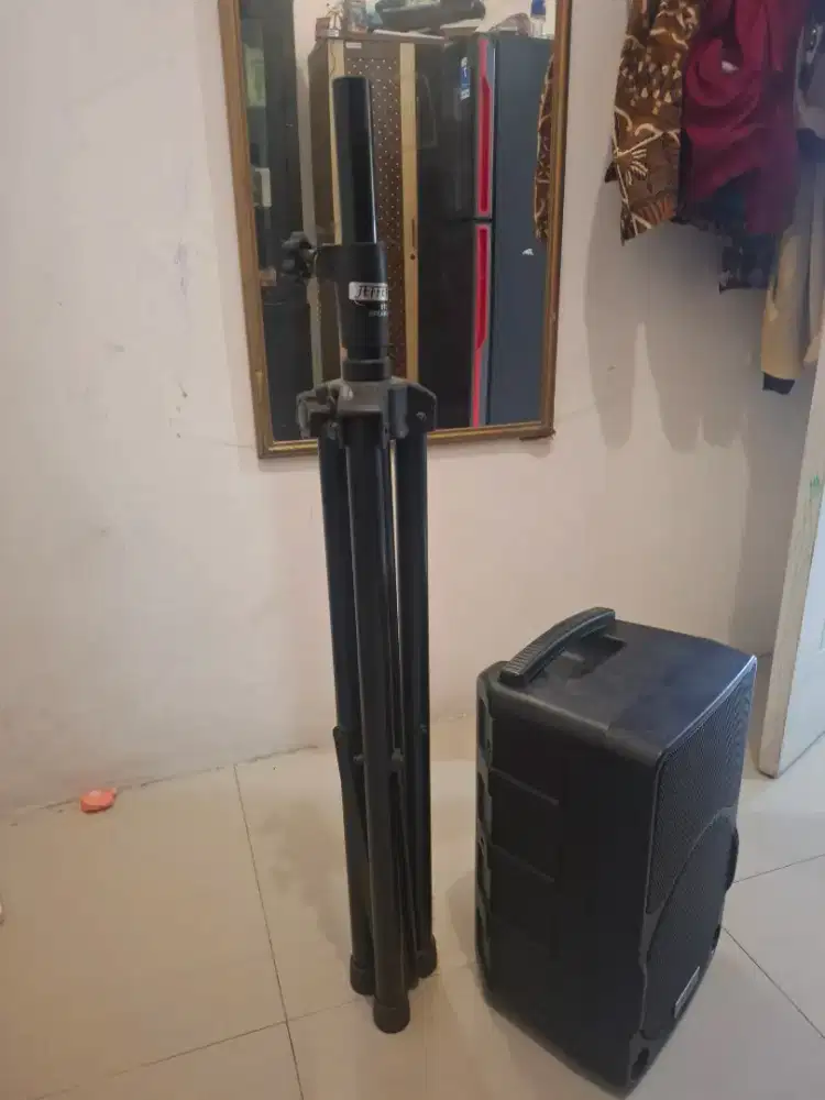 Di jual Speaker Portable Wireless Amplifier + Stand Tripod (L&M Audio)