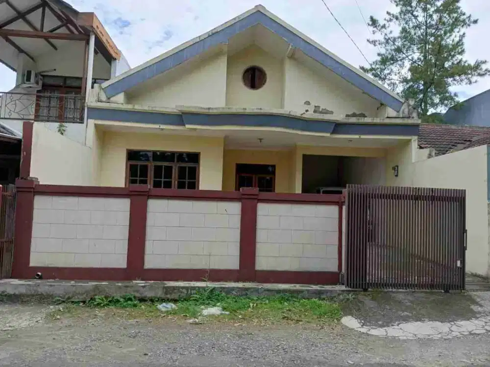 Rumah di Taman Holis indah