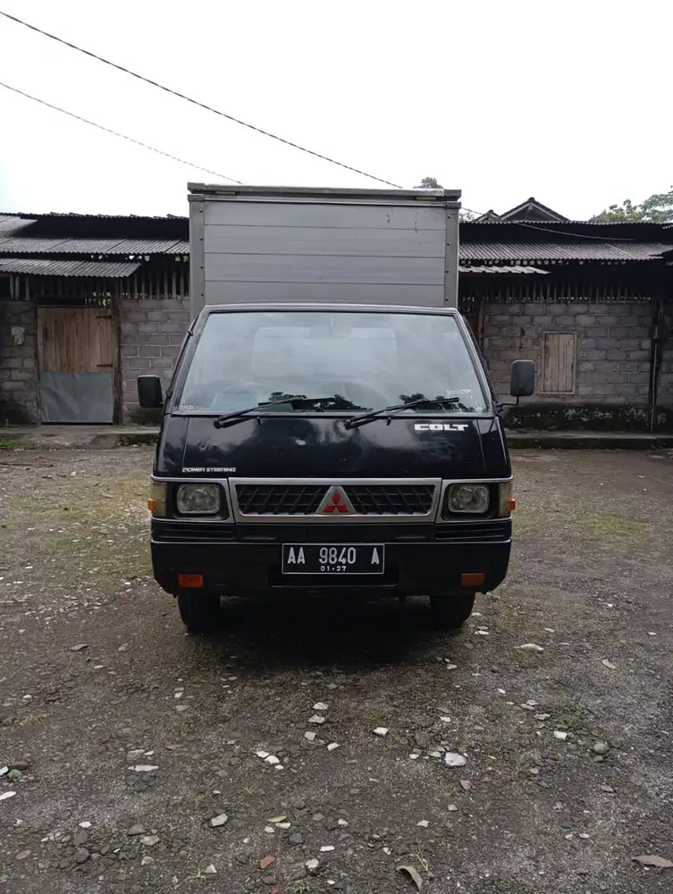 Mitsubishi L300 Box 2011