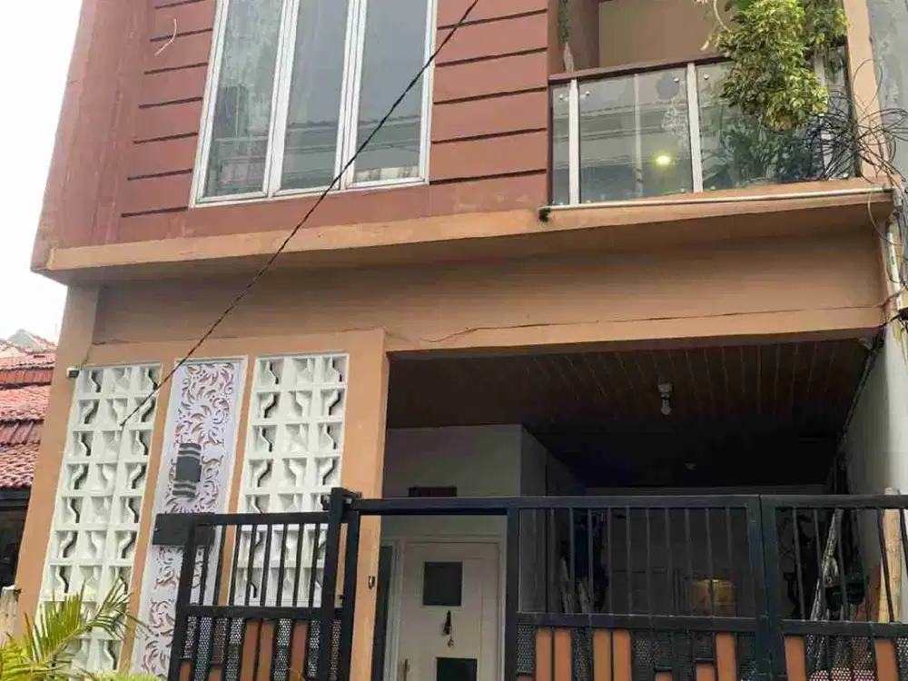Rumah 2 Lantai drngan Rooftop di Kebon Nanas Jakarta Timur