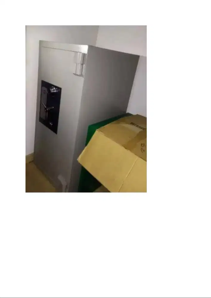 jual brankas untuk penyimpanan barang barang di ruangan kantor , dll