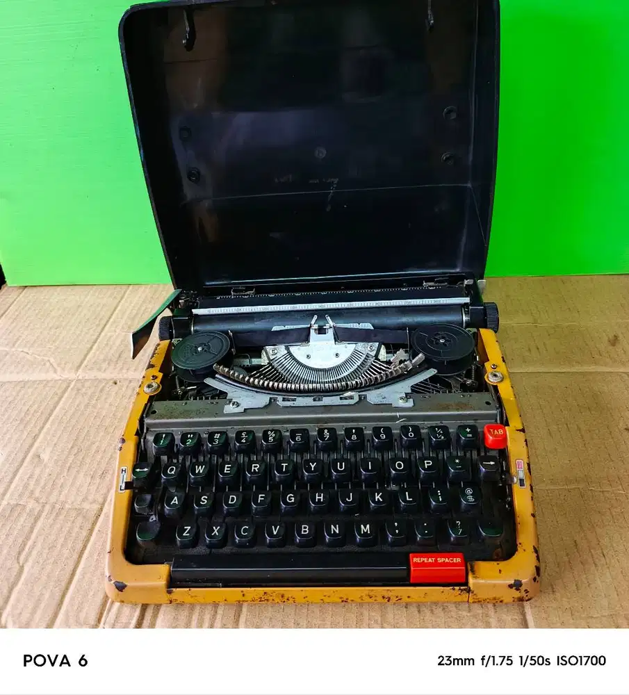 Mesin Tik Jadul, asli Jepang