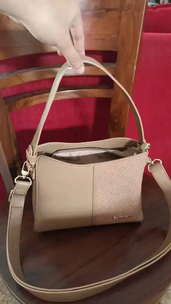 Tas Shoulderbag Elizabeth warna khaki coklat