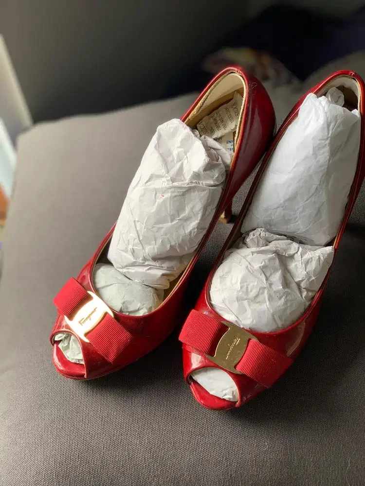 HEELS SALVATORE FERRAGAMO MERAH