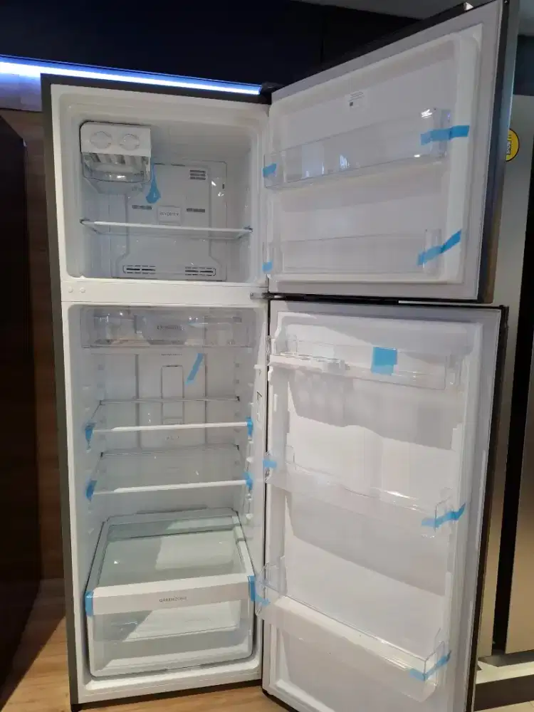 Kulkas elektrolux 2 pintu