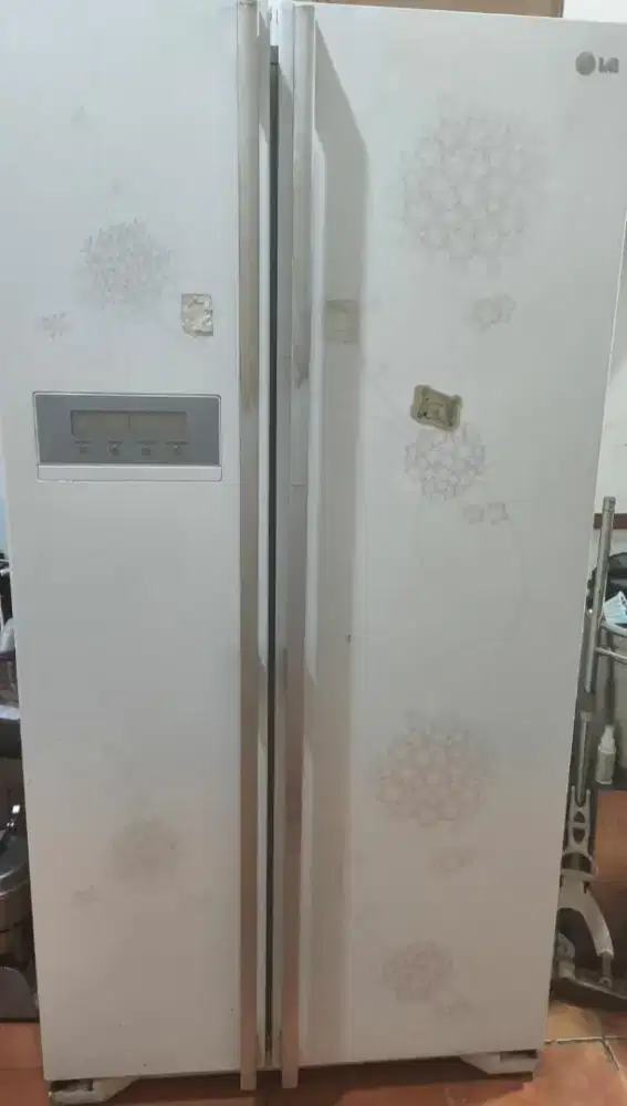 Di jual Kulkas LG side by side