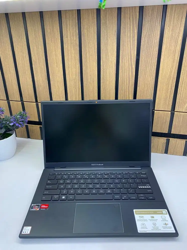 Asus E1404Fa amd ryzen 3-7320U 8Gb