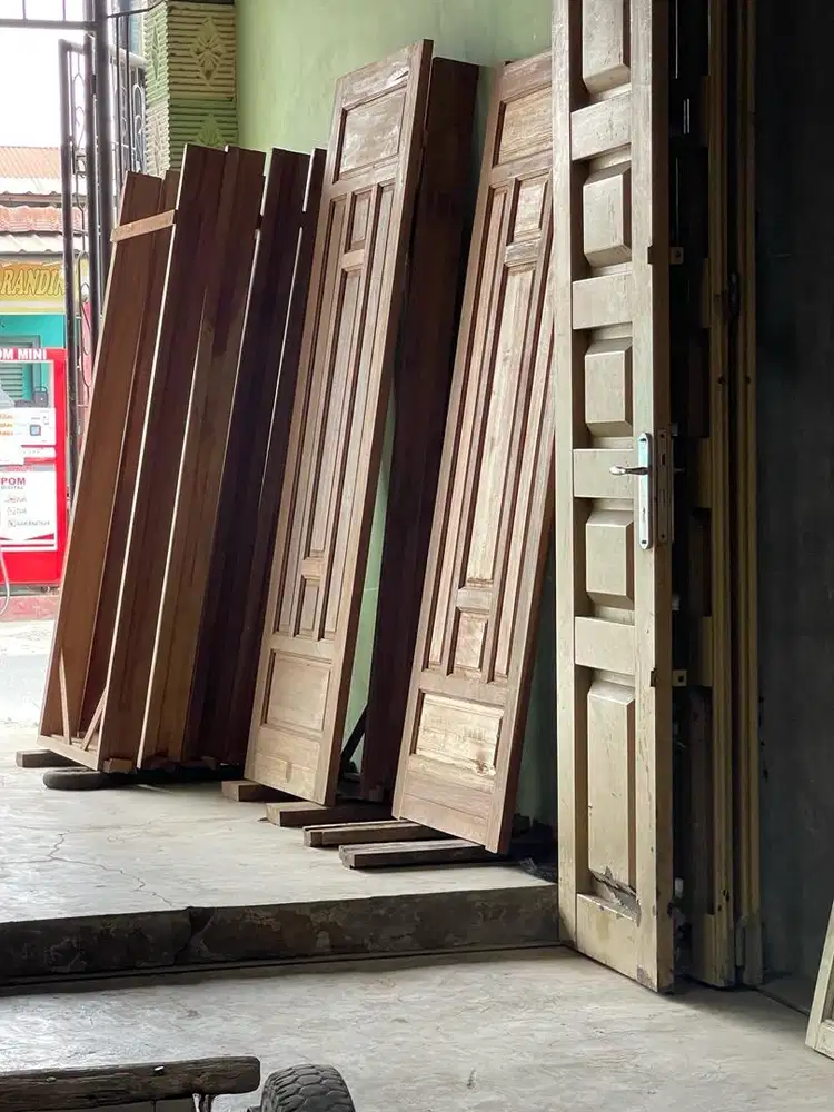Menjual kusen pintu dan jendela