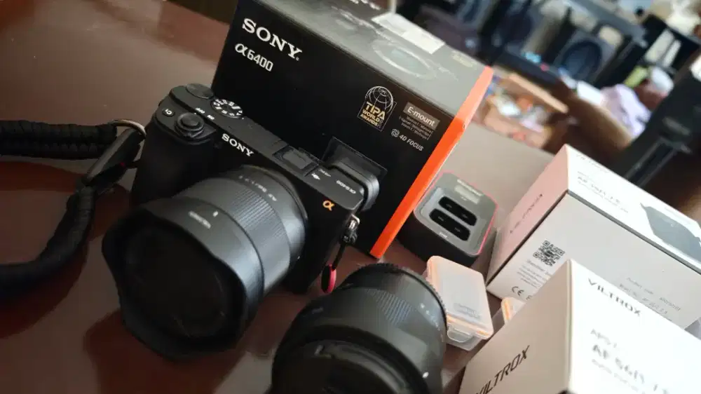 Jual sony a6400 dan 2 lensa fix mulus