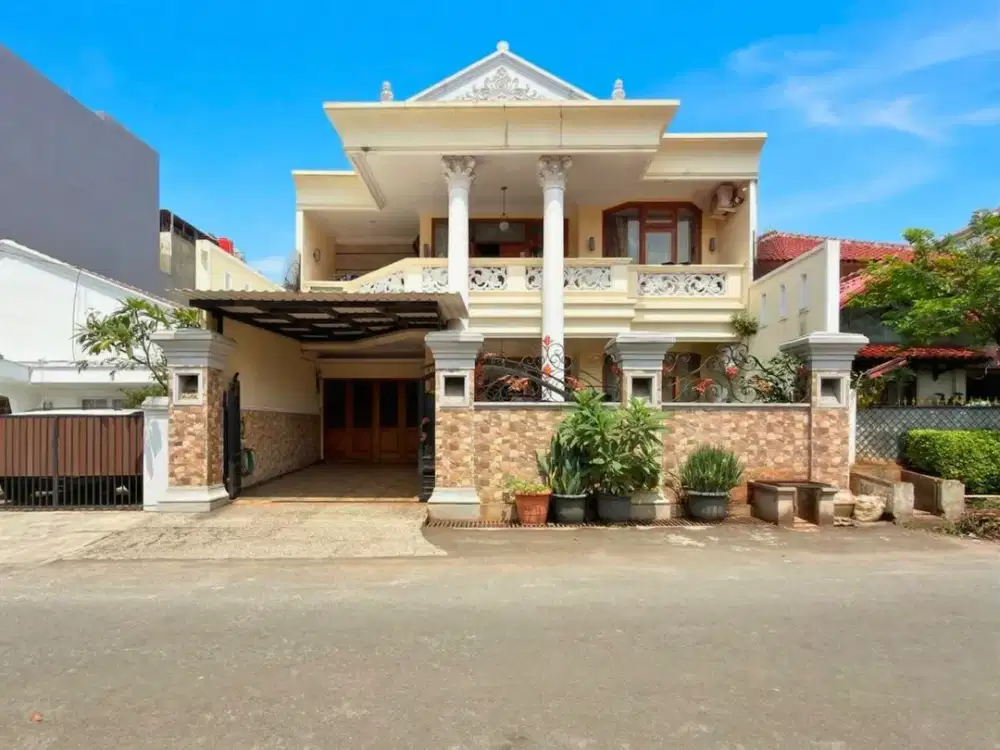 RUMAH MEWAH DESAIN KLASIK DI TEBET TIMUR !!!