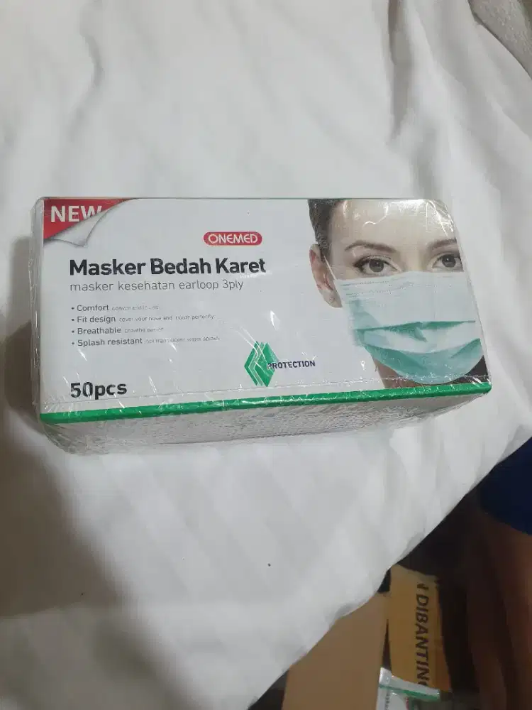 Masker Bedah Karet Hijau Onemed 3Ply Erloop 1Dus isi 50pcs