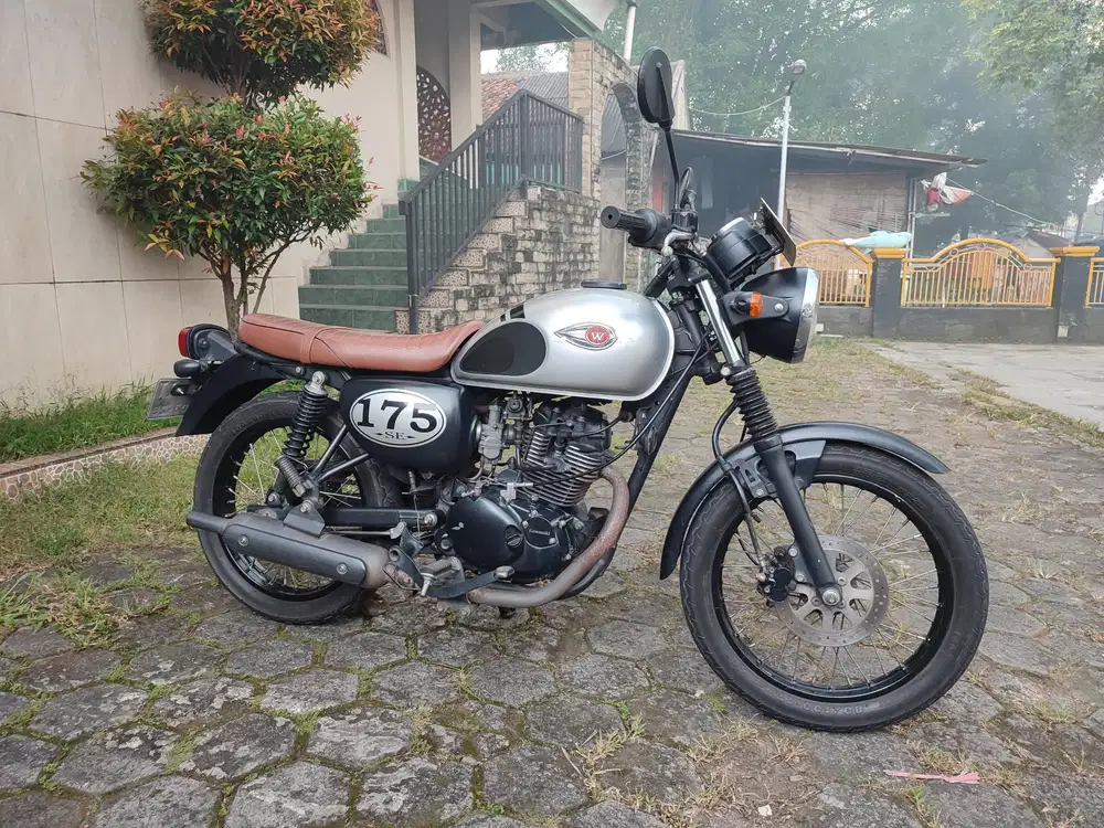 W175 SE TAHUN 2018 MOTOR JOS