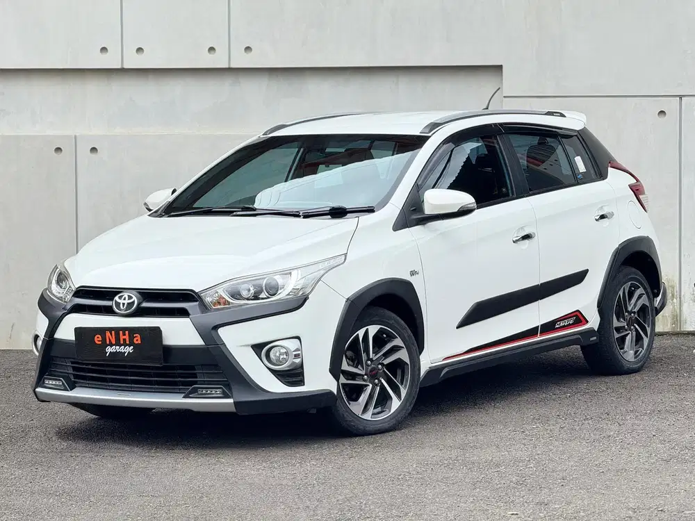 Dp 12 JT.. Toyota Yaris Heykers 1.5 A/T 2017.. eNHa garage Semarang..